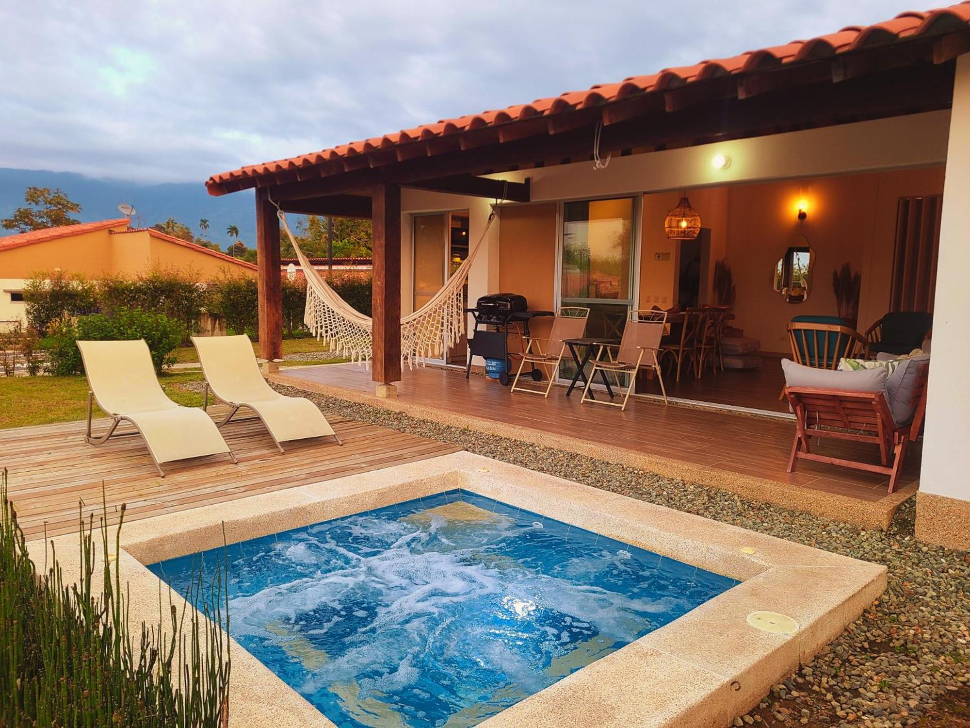 Casa Campestre Exclusiva Con Jacuzzi A 10 Minutos Del Aeropuerto * Armenia (Quindio)